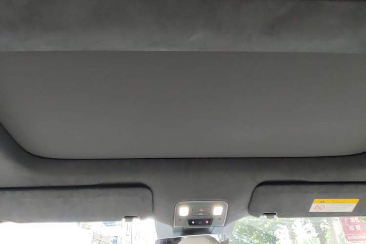 Used ONVO Luxeed L90 2025 Model—Max Six-Seater Version Headliner