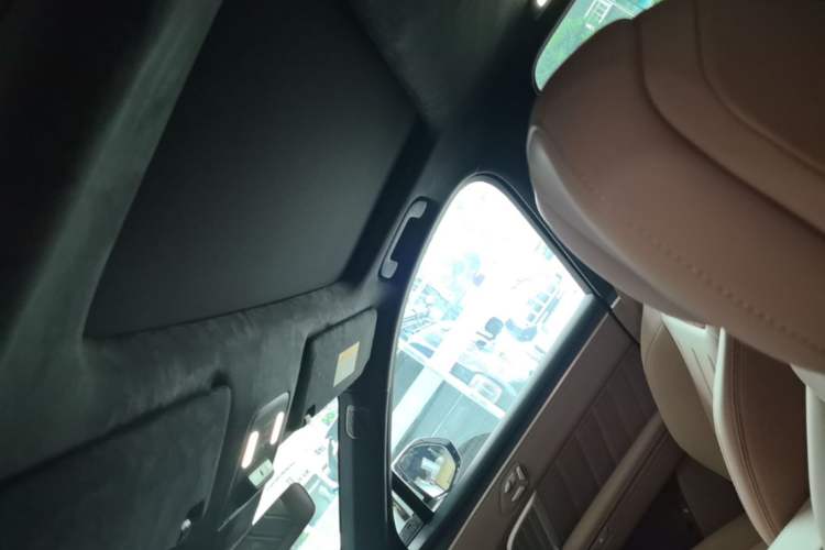 Used ONVO Luxeed L90 2025 Model—Pro Six-Seater Version Headliner