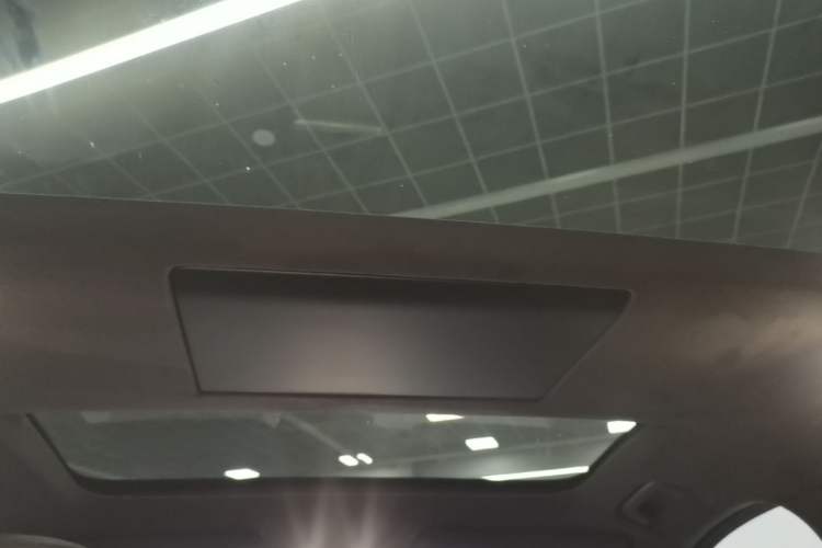 Used ONVO Luxeed L90 2025 Model—Max Six-Seater Version Headliner