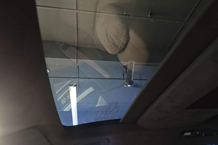 Used ONVO Luxeed L90 2025 Model—Max Six-Seater Version Headliner