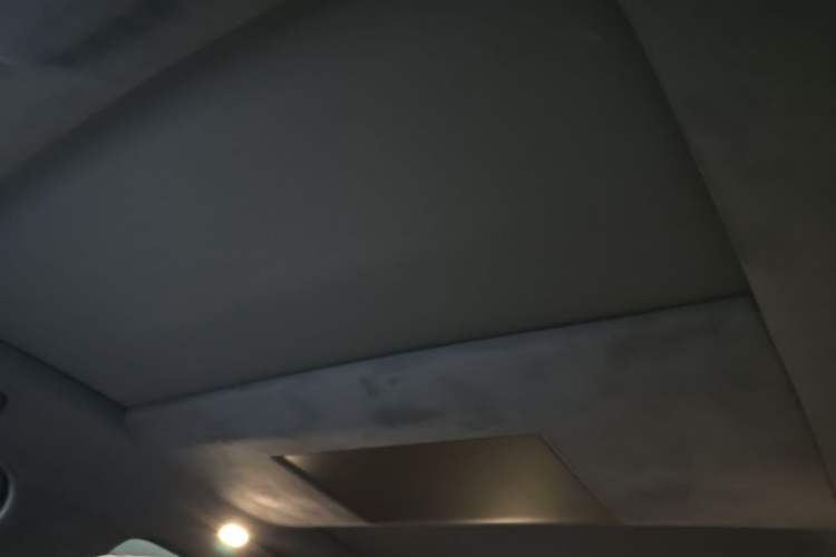 Used ONVO Luxeed L90 2025 Model—Max Six-Seater Version Headliner