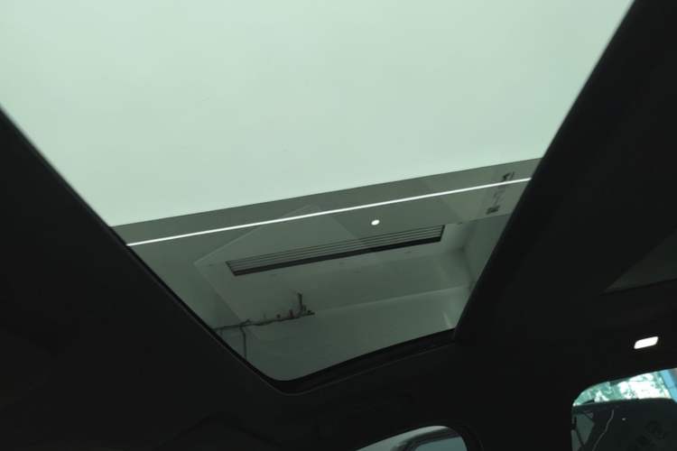 Used ONVO Luxeed L90 2025 Model—Ultra Six-Seater Version Headliner