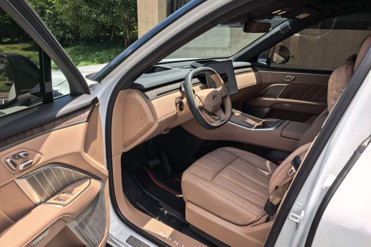 Used ONVO Luxeed L90 2025 Model—Max Seven-Seater Version Interior 1