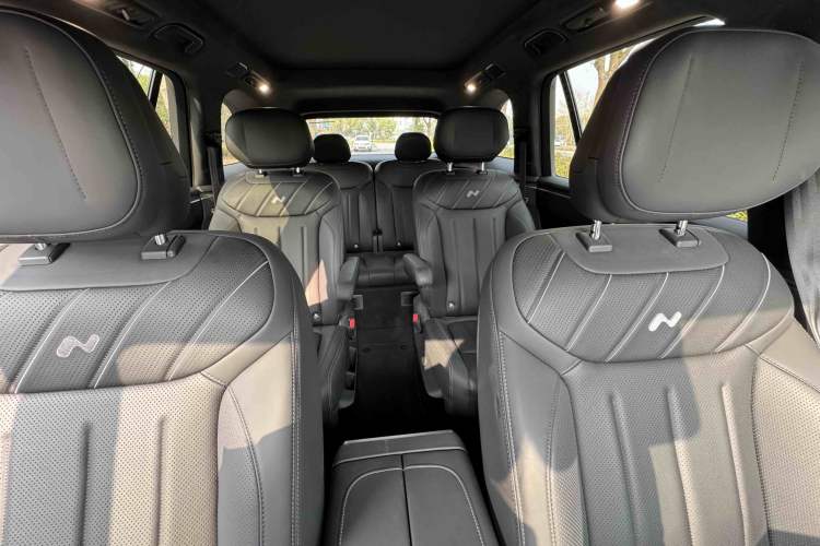 Used ONVO Luxeed L90 2025 Model—Max Six-Seater Version Interior 10