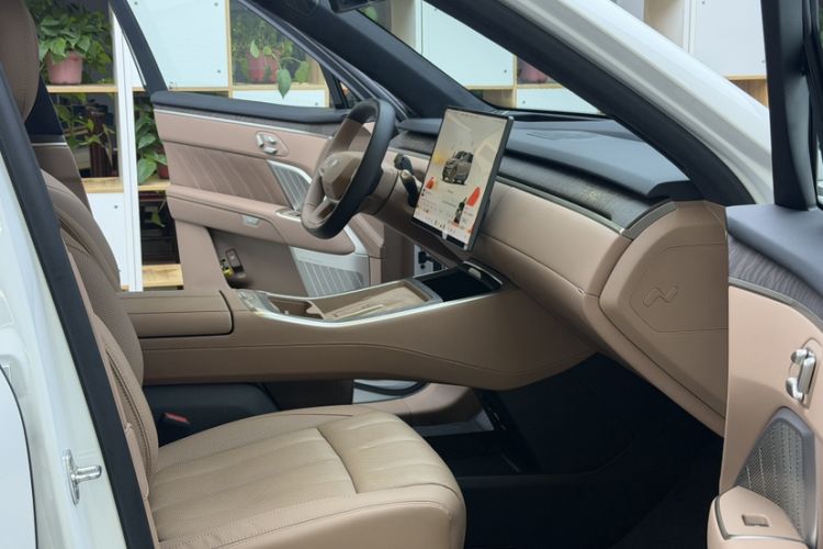 Used ONVO Luxeed L90 2025 Model—Max Six-Seater Version Interior 11