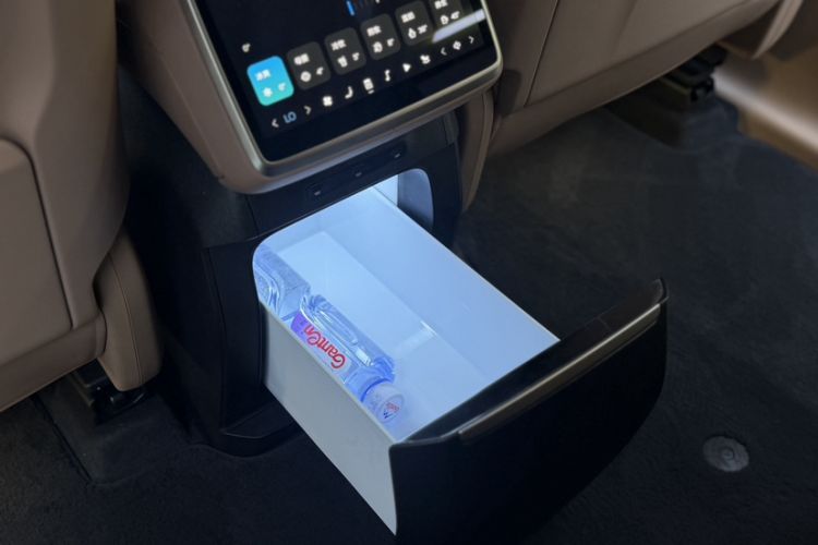 Used ONVO Luxeed L90 2025 Model—Max Six-Seater Version Interior 12