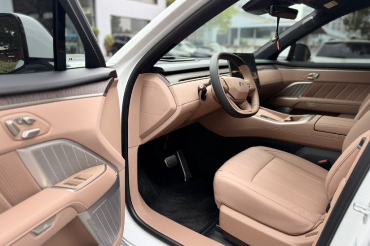 Used ONVO Luxeed L90 2025 Model—Ultra Six-Seater Version Interior 13