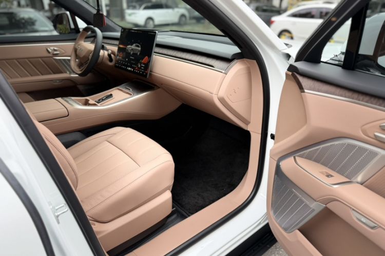 Used ONVO Luxeed L90 2025 Model—Ultra Six-Seater Version Interior 15