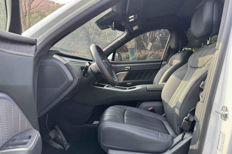 Used ONVO Luxeed L90 2025 Model—Max Six-Seater Version Interior 2