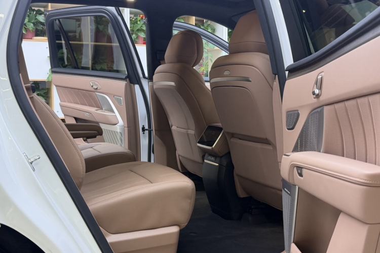Used ONVO Luxeed L90 2025 Model—Max Six-Seater Version Interior 2