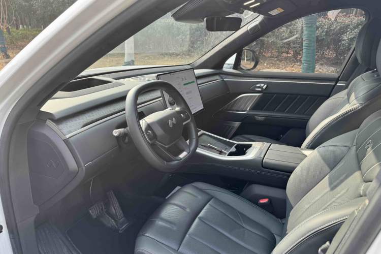 Used ONVO Luxeed L90 2025 Model—Max Six-Seater Version Interior 3
