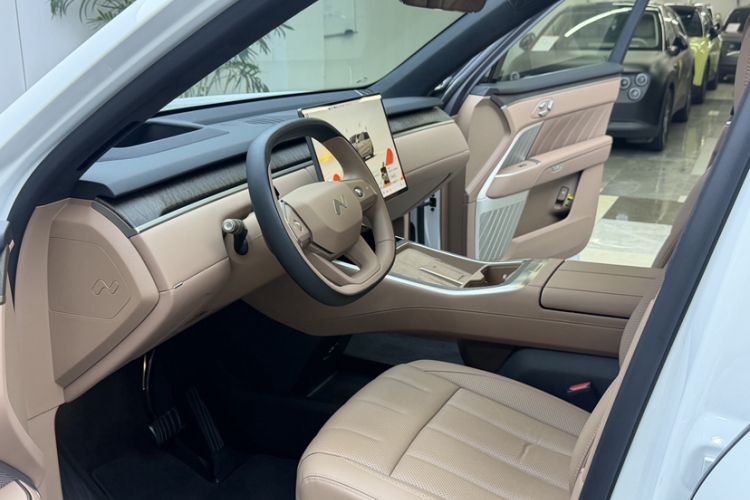 Used ONVO Luxeed L90 2025 Model—Max Six-Seater Version Interior 3