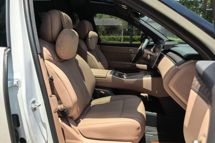 Used ONVO Luxeed L90 2025 Model—Max Seven-Seater Version Interior 4