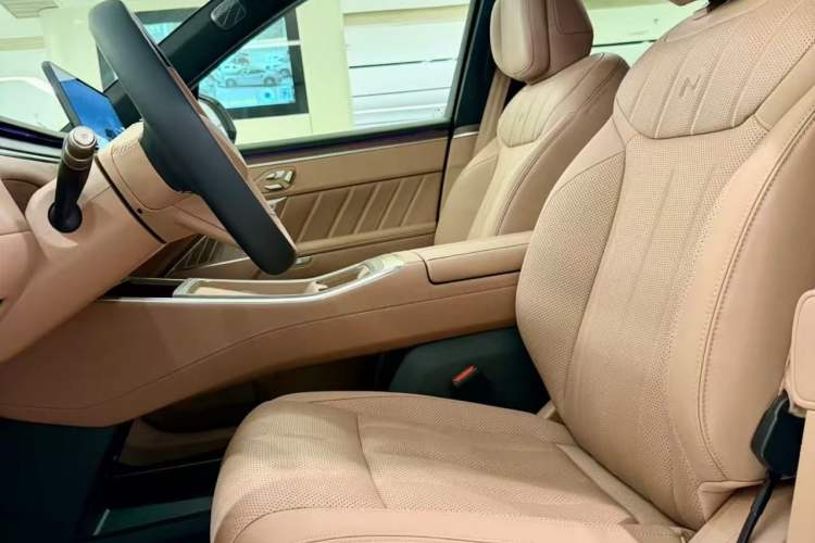 Used ONVO Luxeed L90 2025 Model—Max Six-Seater Version Interior 5