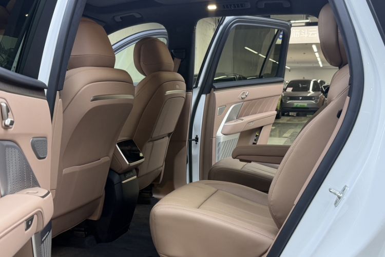 Used ONVO Luxeed L90 2025 Model—Max Six-Seater Version Interior 6