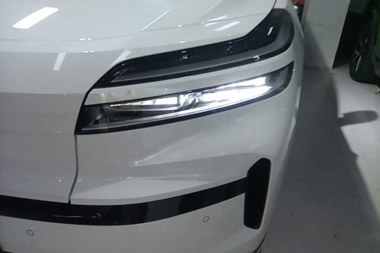 Used ONVO Luxeed L90 2025 Model—Max Six-Seater Version Left Front Headlight