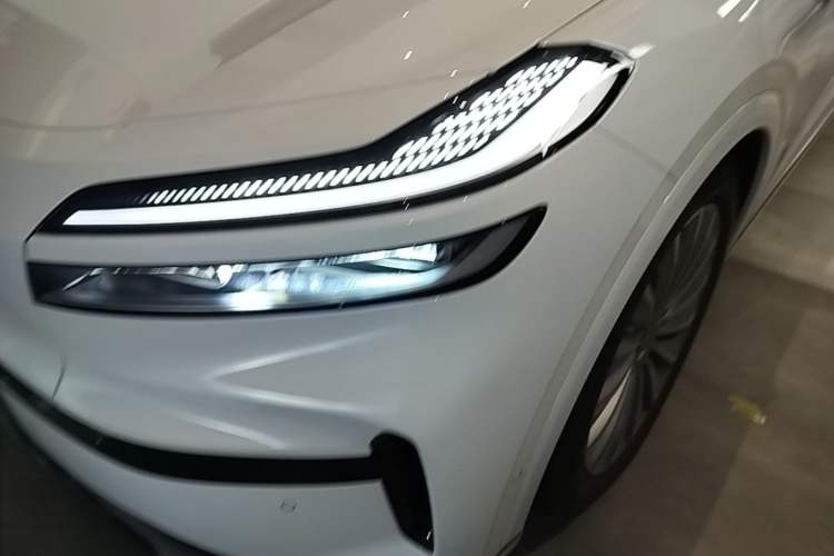 Used ONVO Luxeed L90 2025 Model—Max Six-Seater Version Left Front Headlight