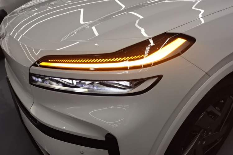 Used ONVO Luxeed L90 2025 Model—Max Six-Seater Version Left Front Headlight