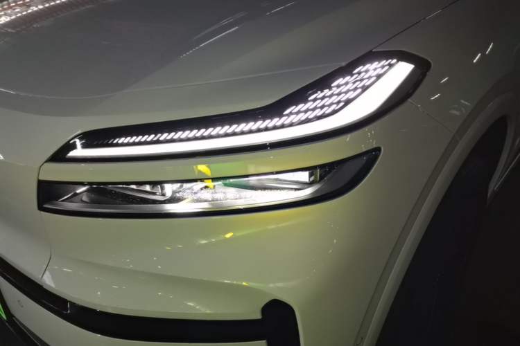 Used ONVO Luxeed L90 2025 Model—Max Six-Seater Version Left Front Headlight
