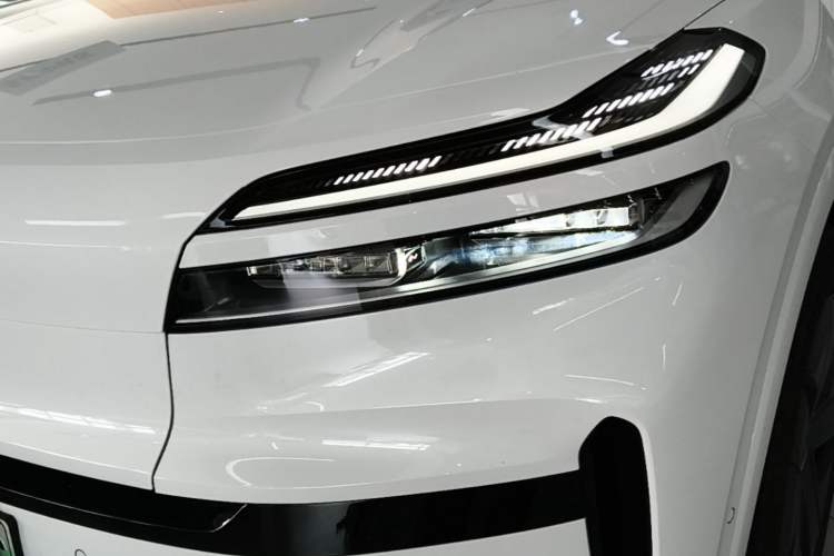 Used ONVO Luxeed L90 2025 Model—Max Six-Seater Version Left Front Headlight