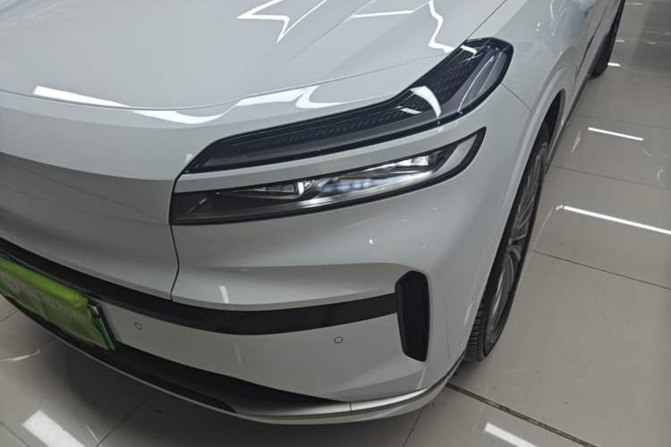 Used ONVO Luxeed L90 2025 Model—Max Seven-Seater Version Left Front Headlight