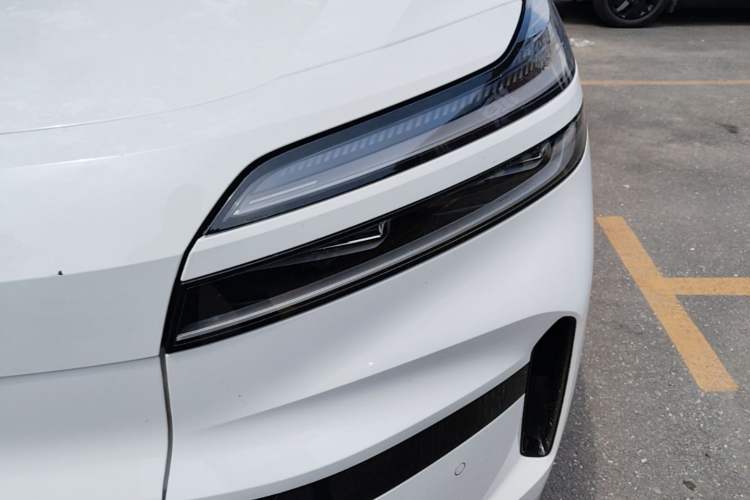 Used ONVO Luxeed L90 2025 Model—Max Six-Seater Version Left Front Headlight
