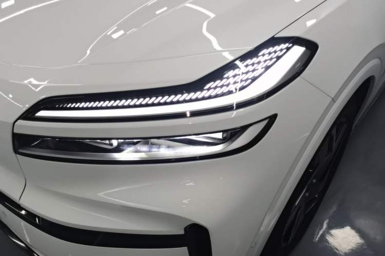 Used ONVO Luxeed L90 2025 Model—Max Six-Seater Version Left Front Headlight