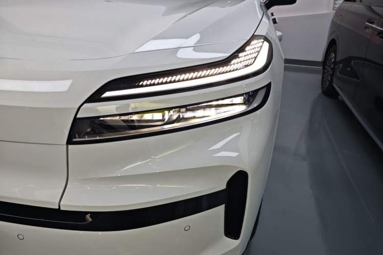 Used ONVO Luxeed L90 2025 Model—Max Six-Seater Version Left Front Headlight
