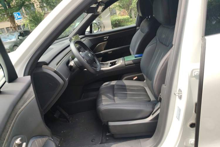 Used ONVO Luxeed L90 2025 Model—Pro Six-Seater Version Left Front Seat