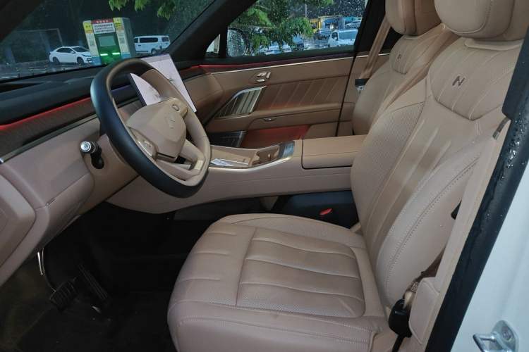 Used ONVO Luxeed L90 2025 Model—Ultra Six-Seater Version Left Front Seat