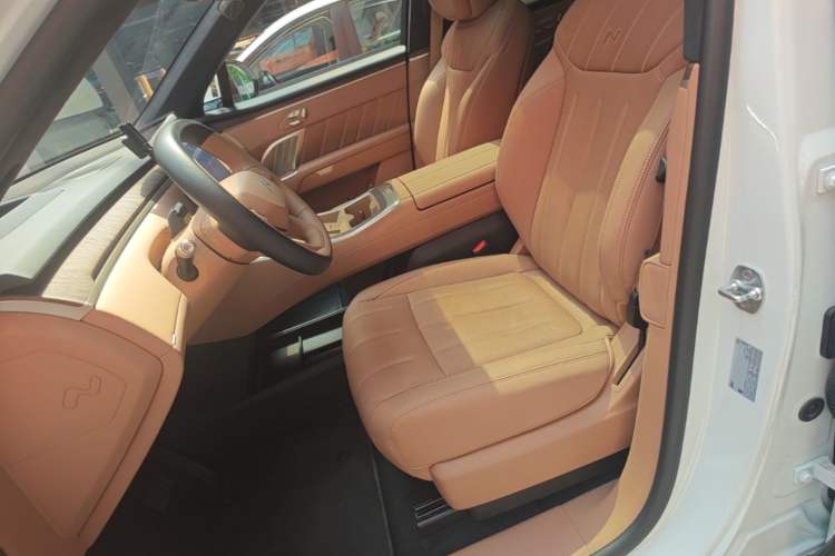 Used ONVO Luxeed L90 2025 Model—Ultra Six-Seater Version Left Front Seat