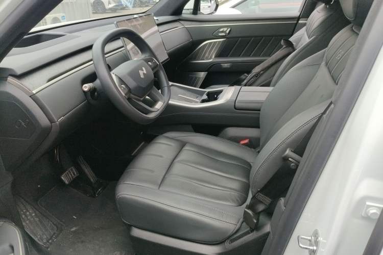 Used ONVO Luxeed L90 2025 Model—Max Six-Seater Version Left Front Seat