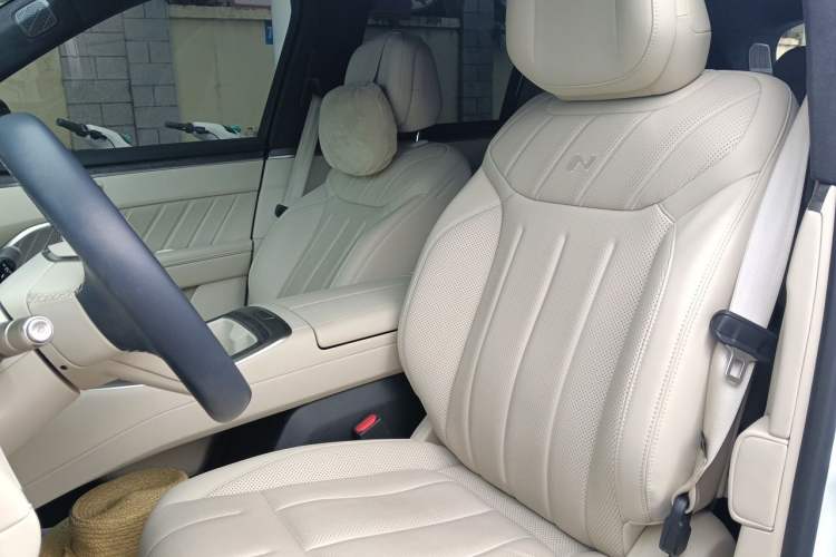 Used ONVO Luxeed L90 2025 Model—Max Six-Seater Version Left Front Seat