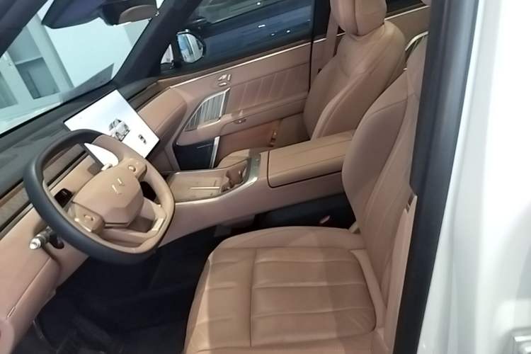 Used ONVO Luxeed L90 2025 Model—Max Six-Seater Version Left Front Seat