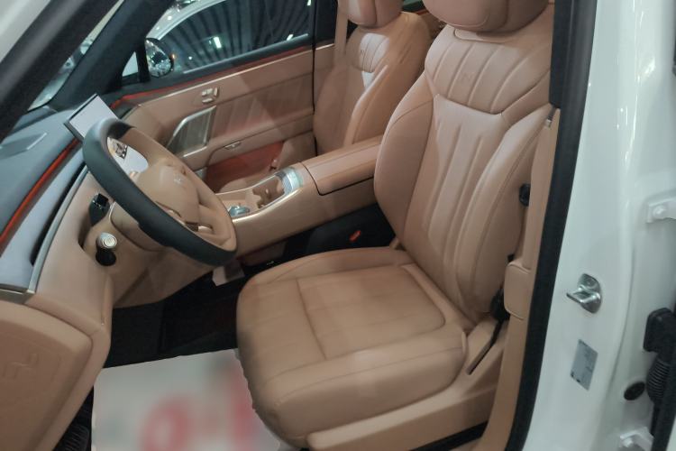 Used ONVO Luxeed L90 2025 Model—Max Six-Seater Version Left Front Seat