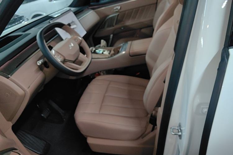 Used ONVO Luxeed L90 2025 Model—Ultra Six-Seater Version Left Front Seat