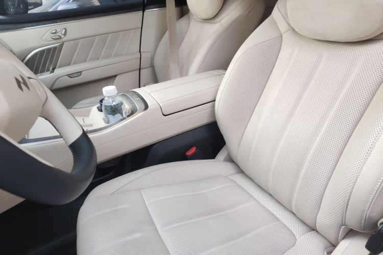 Used ONVO Luxeed L90 2025 Model—Max Six-Seater Version Left Front Seat