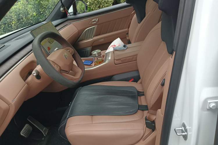 Used ONVO Luxeed L90 2025 Model—Ultra Six-Seater Version Left Front Seat