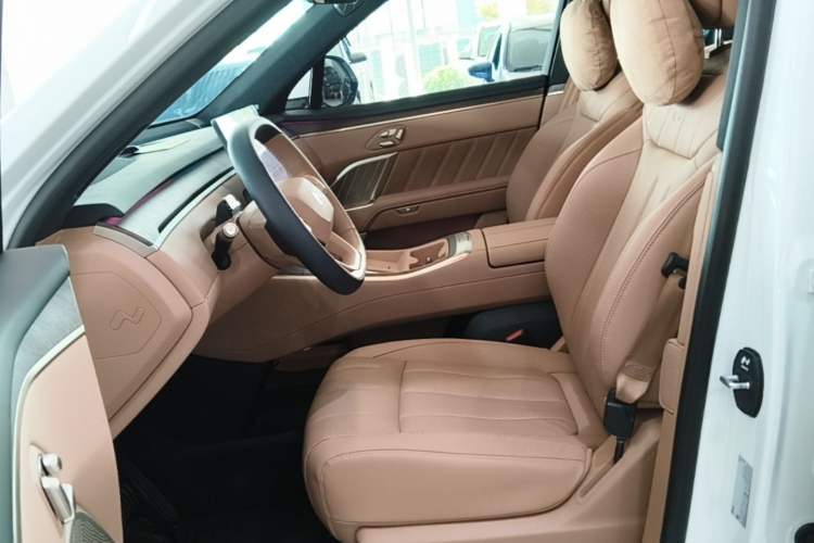 Used ONVO Luxeed L90 2025 Model—Max Six-Seater Version Left Front Seat