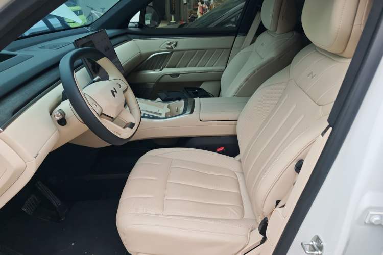 Used ONVO Luxeed L90 2025 Model—Pro Six-Seater Version Left Front Seat