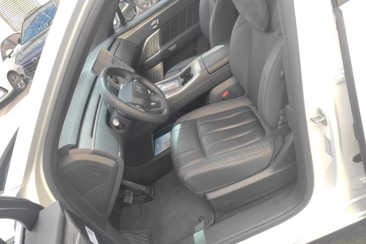 Used ONVO Luxeed L90 2025 Model—Ultra Six-Seater Version Left Front Seat