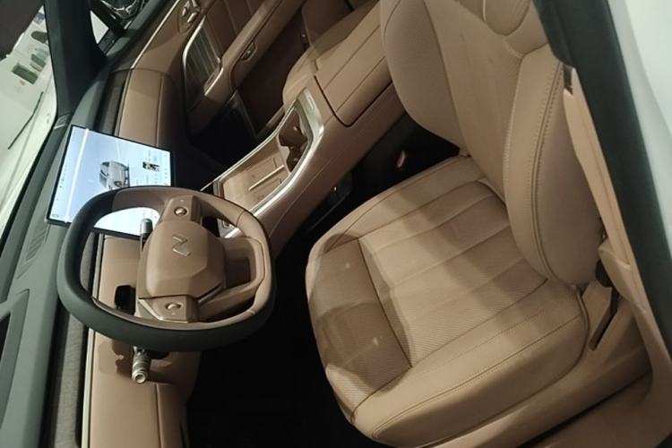 Used ONVO Luxeed L90 2025 Model—Max Six-Seater Version Left Front Seat
