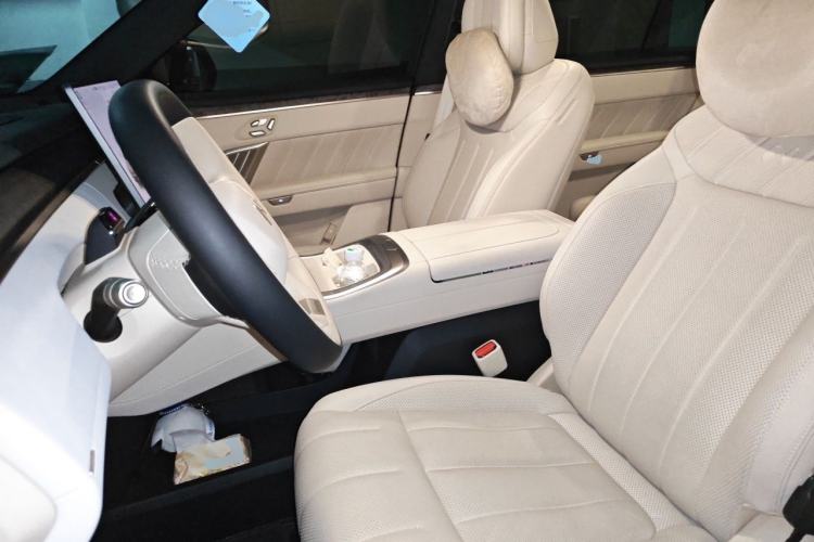 Used ONVO Luxeed L90 2025 Model—Max Six-Seater Version Left Front Seat