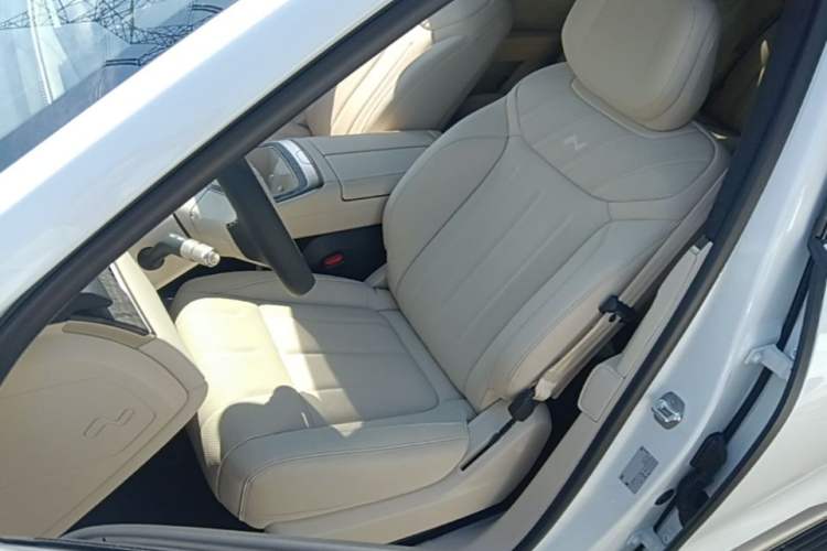 Used ONVO Luxeed L90 2025 Model—Ultra Six-Seater Version Left Front Seat