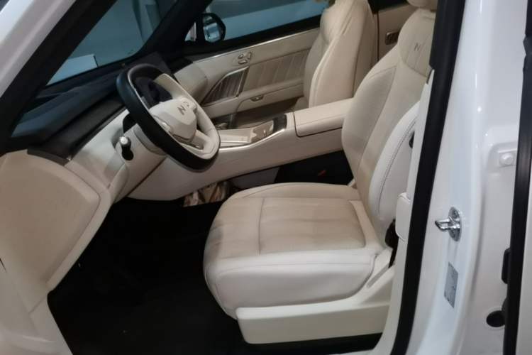Used ONVO Luxeed L90 2025 Model—Ultra Six-Seater Version Left Front Seat