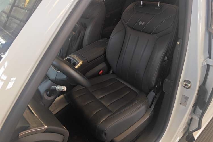 Used ONVO Luxeed L90 2025 Model—Ultra Six-Seater Version Left Front Seat