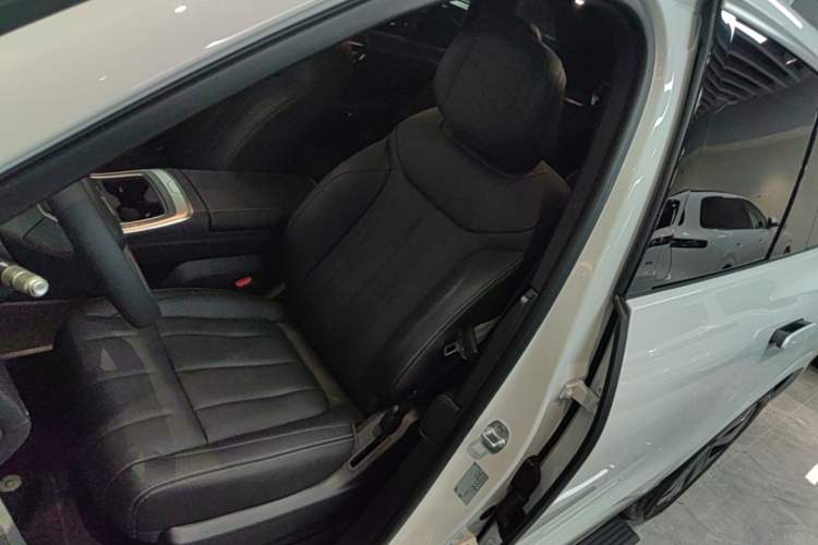 Used ONVO Luxeed L90 2025 Model—Pro Six-Seater Version Left Front Seat