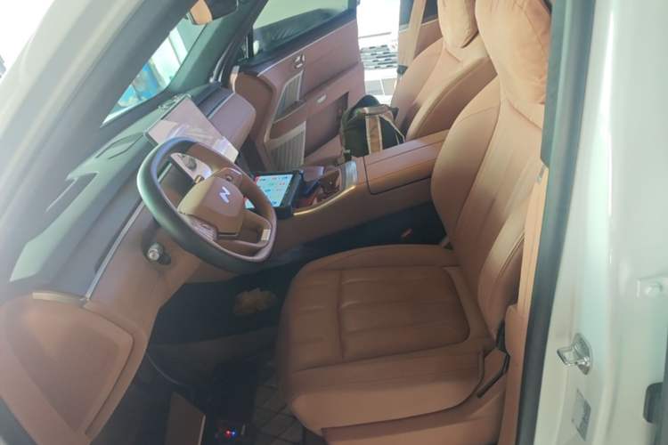 Used ONVO Luxeed L90 2025 Model—Max Six-Seater Version Left Front Seat