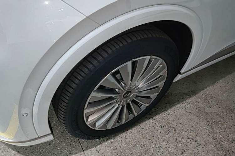 Used ONVO Luxeed L90 2025 Model—Ultra Six-Seater Version Left Front Wheel Hub
