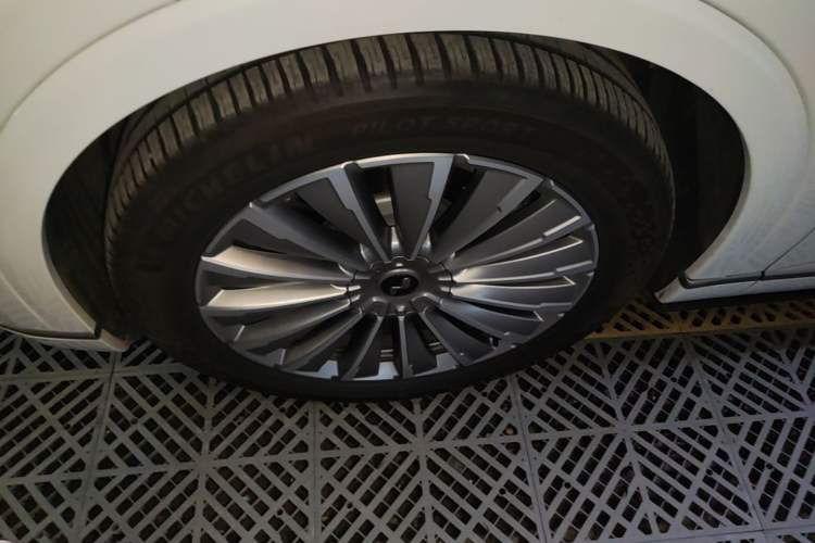 Used ONVO Luxeed L90 2025 Model—Max Six-Seater Version Left Front Wheel Hub